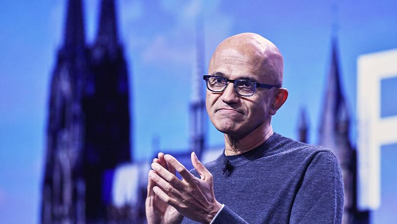 Der Vorstandsvorsitzende von Microsoft, Satya Nadella, wirbt um das Vertrauen europ&auml;ischer Kunden.
