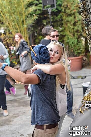 Unter dem Motto IHR WOLLT ES NICHT ANDERS - feierte der Rave Autonimca sein letztes große Open-Air des Jahres, in der Storchenburg, am Ostbahnhof. Mehr Bilder unter: www.nachtagenten.de