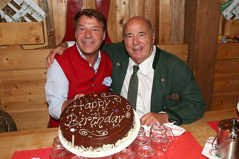 Patrick Lindner feiert mit Wirt Roland Kuffler seinen Geburtstag im Weinzelt...