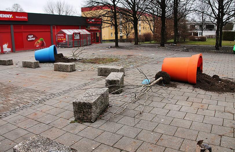 Zerstörung in Neuaubing.