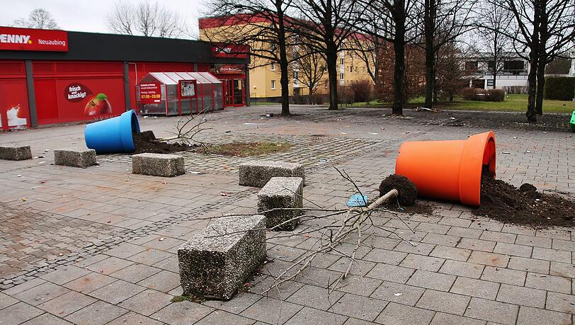 Zerstörung in Neuaubing. Zerstörung in Neuaubing.