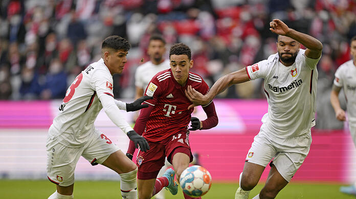"Ich glaube nicht, dass das ein Spaziergang wird", sagt Klaus Augenthaler über das Spiel der Bayern um Musiala (M.) gegen Leverkusen