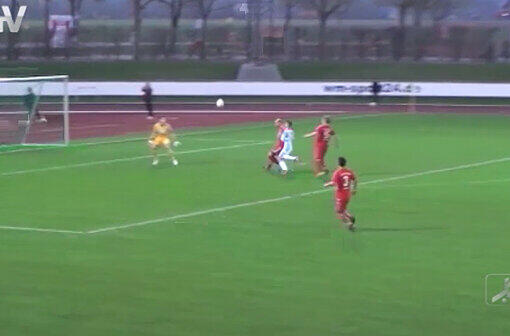 Der Ball springt wieder hoch ...