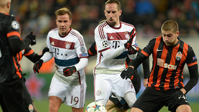 Zugegeben: Eine echte Aufholjagd ist das nicht im Achtelfinal-Rückspiel. Doch der FC Bayern spielte eben auch "nur" 0:0 gegen Schachtar Donezk, nicht das, was der FC Bayern von sich selbst erwartet. Wozu das Team eigentlich fähig ist, bewies es im Rückspiel. 7:0 - was für eine Torgala!

Die Tore schossen Thomas Müller (zwei Treffer), Jérôme Boateng, Franck Ribéry, Holger Badstuber, Robert Lewandowski, Mario Götze. 