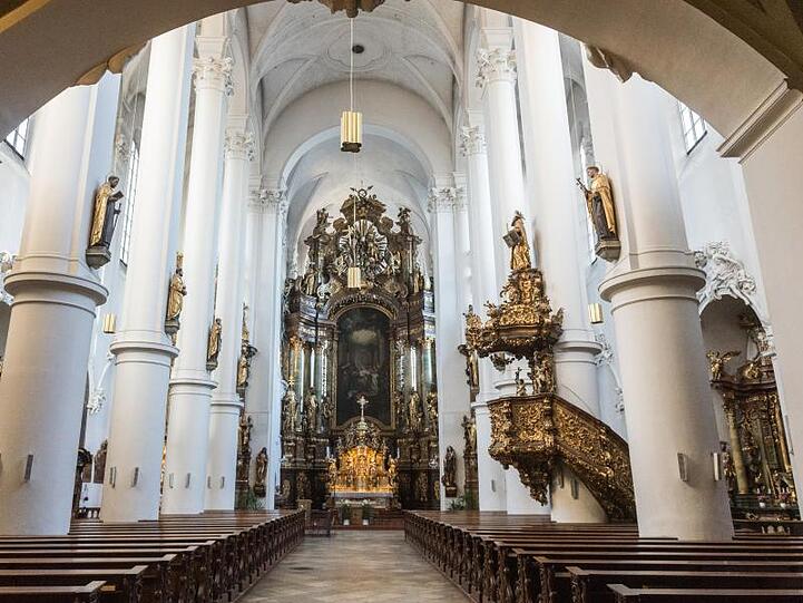 Blick in die Karmelitenkirche, die eine Universitätskirche der Technischen Universität München (TUM) wird. Foto: Armin Weigel/Archivbild