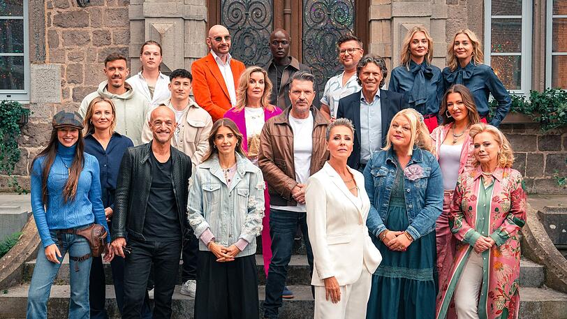 18 Mitspieler, so viele wie noch nie, begrüßte Spielleiterin Sonja Tietlow (vorne, Dritte von rechts) im Chateau de Mielmont in Belgien. Allerdings: Die ersten beiden Player überlebten nicht mal die ersten 24 Stunden. 18 Mitspieler, so viele wie noch nie, begrüßte Spielleiterin Sonja Tietlow (vorne, Dritte von rechts) im Chateau de Mielmont in Belgien. Allerdings: Die ersten beiden Player überlebten nicht mal die ersten 24 Stunden.