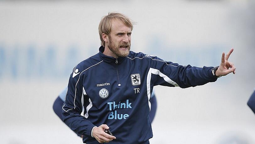 Jetzt soll es "Biero" richten: Neu-Trainer Daniel Bierofka braucht mit seinen Löwen gegen Eintracht Braunschweig dringend einen Sieg. Jetzt soll es "Biero" richten: Neu-Trainer Daniel Bierofka braucht mit seinen Löwen gegen Eintracht Braunschweig dringend einen Sieg.