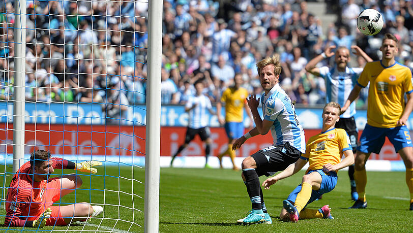 Stefan Aigner vergibt die Großchance kurz vor der Pause. Stefan Aigner vergibt die Großchance kurz vor der Pause.