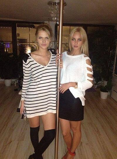 Sarah und Modelfreundin Kasia an der Stange