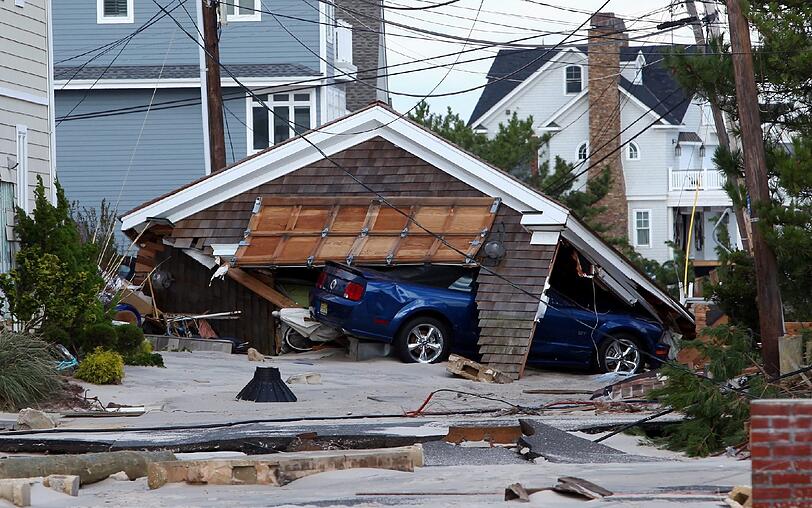 Nach Wirbelsturm &bdquo;Sandy&ldquo; gelten in New York sämtliche Ausnahme-Regelungen. Der Sturm ist zwar weitergezogen, doch Alltag herrscht noch lange nicht. Zu groß sind die Schäden. Die Bilder