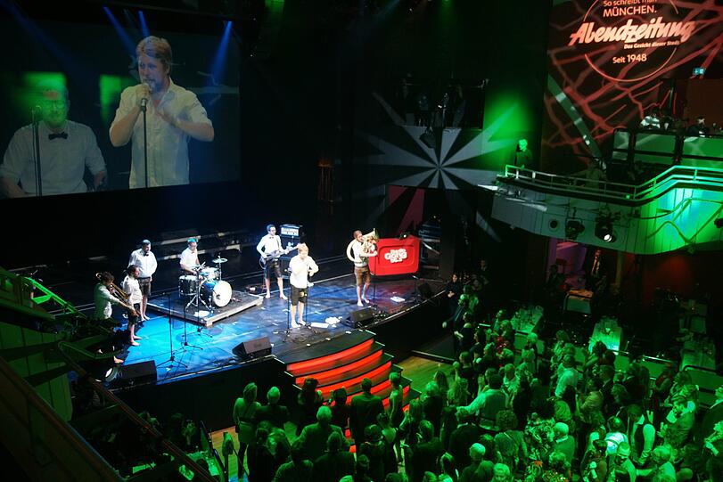 LaBrassBanda bei AZ Gala