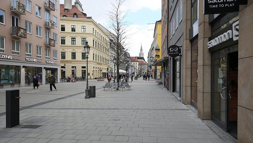 Die Sendlinger Straße. Kritische Stimmen nennen die Fußgängerzone "Betonwüste". Die Sendlinger Straße. Kritische Stimmen nennen die Fußgängerzone "Betonwüste".