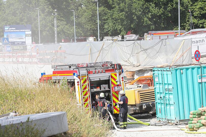 Die Feuerwehr war mit 140 Einsatzkräften vor Ort.