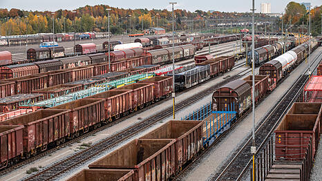 Z&uuml;ge am Rangierbahnhof M&uuml;nchen-Nord.