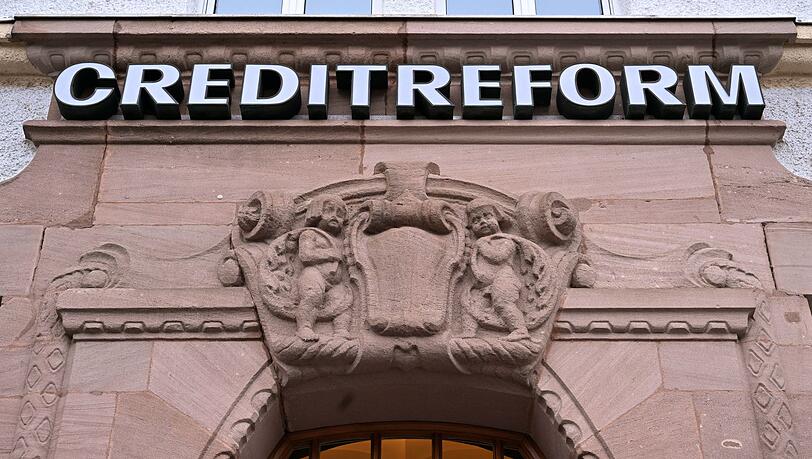 Die Wirtschaftsauskunftei Creditreform hat die Zahl der Firmeninsolvenzen für das erste Halbjahr hochgerechnet. (Archivbild) Die Wirtschaftsauskunftei Creditreform hat die Zahl der Firmeninsolvenzen für das erste Halbjahr hochgerechnet. (Archivbild)