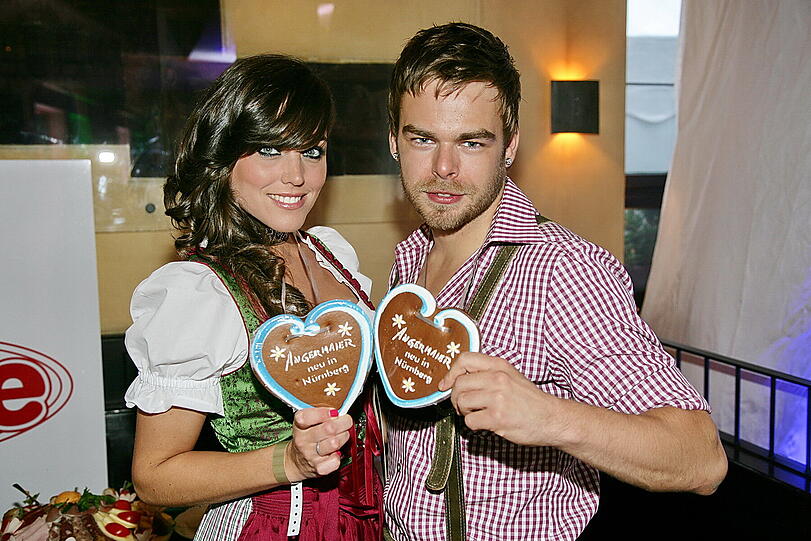 Ein Herz für Trachten bewiesen auch Tialda von Slogteren und Sascha Salvati von der Ex-Castingband &bdquo;Room 2012&ldquo;.