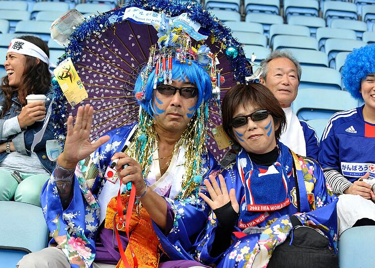 Nicht nur die Sportler, auch die Fans gaben in den vergangenen zwei Wochen bei den olympischen Spielen in London richtig Gas. Mal ausgefallen und verrückt, mal einfach nur traditionell, aber immer mit einem Lächeln im Gesicht - hier sehen Sie die schönsten Impressionen von den Tribünen.