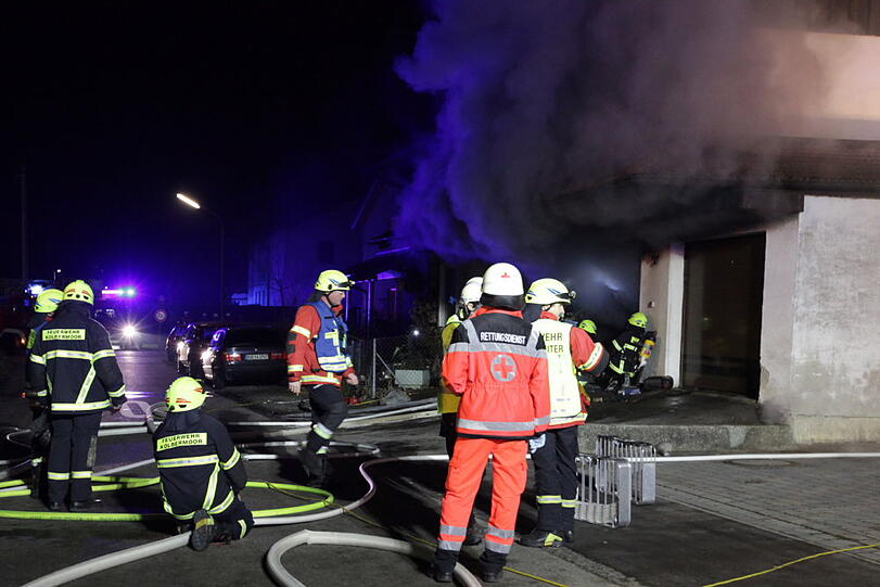 Der Keller und die Garage des Einfamilienhauses in Kolbermoor brannten völlig aus. Die Bilder.