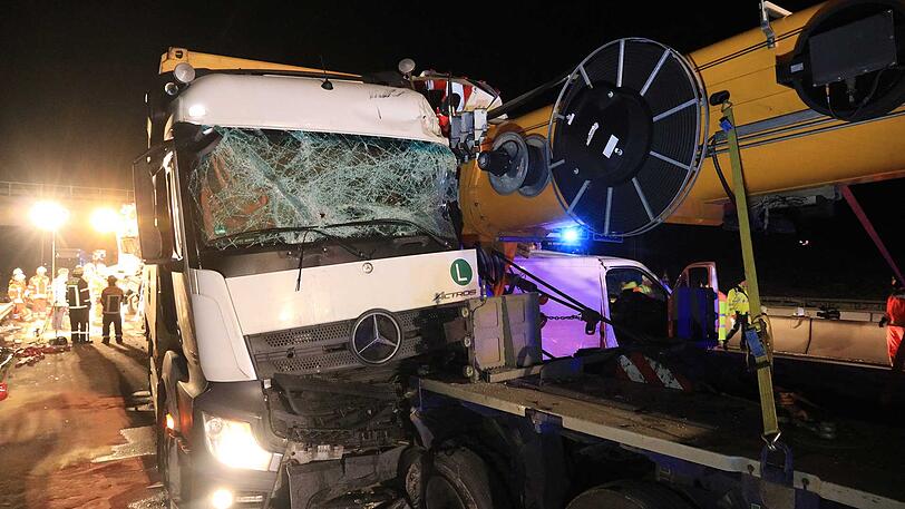 Tödlicher Unfall auf der A3: Ein Lkw-Fahrer übersah das Stauende...