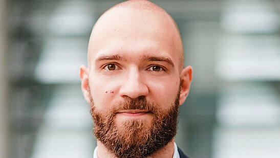 Sebastian Clensmann ist ein Bewerbungscoach aus Berlin mit 12 Jahren Berufserfahrung. Sebastian Clensmann ist ein Bewerbungscoach aus Berlin mit 12 Jahren Berufserfahrung.