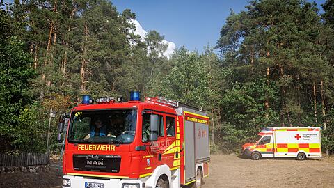 Ein Gro&szlig;aufgebot der Feuerwehr war bei dem Waldbrand bei Holzhammer im Einsatz.