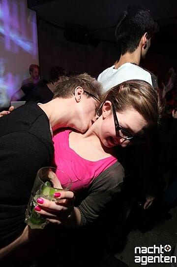 "Ooops, 'ne schwule Party": Das Harry Klein nannte sich kurzerhand in Garry Klein um. www.nachtagenten.de