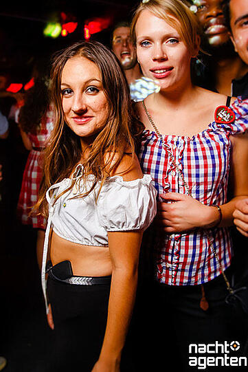 Im Neuraum feiert man Mingas schönste Jahreszeit an allen 16 Tagen!. Mehr Bilder vom Sonntag unter: href="http://www.nachtagenten.de/event/20.09.2015/neuraum/16-tage-wiesn-16-tage-neuraum.332616.html