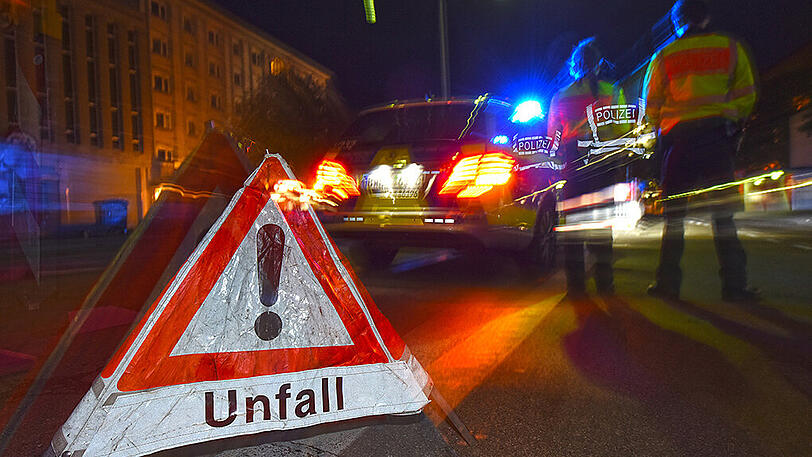 Der flüchtende 21-Jährige beschädigte drei geparkte Autos.