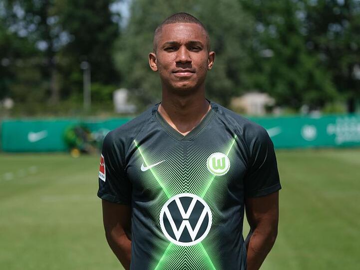 Felix Ohis Uduokhai, aufgenommen beim Fototermin von VfL Wolfsburg. Foto: Peter Steffen/Archivbild