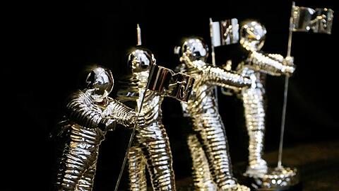 Statuetten des MTV Moonman stehen bereit.