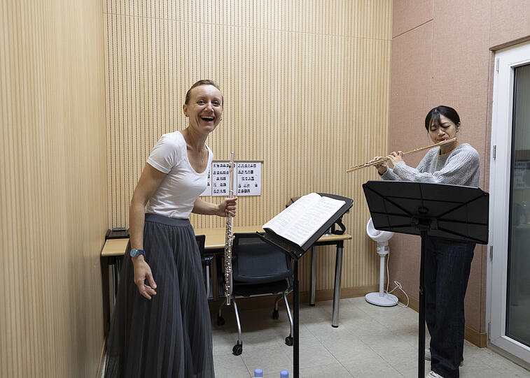 Die Flötistin Ivanna Ternay bei einem Meisterkurs in Seoul.