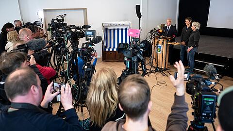 Umweltminister Till Backhaus (SPD) und Experten gaben auf der Insel Poel aktuelle Erkenntnisse bekannt.