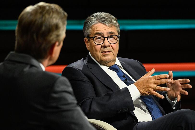 Im Gespräch mit Markus Lanz stärkte Sigmar Gabriel dem Bundeskanzler den Rücken und erklärte, dass die SPD vom Erfolg von Merz profitieren würde. Im Gespräch mit Markus Lanz stärkte Sigmar Gabriel dem Bundeskanzler den Rücken und erklärte, dass die SPD vom Erfolg von Merz profitieren würde.