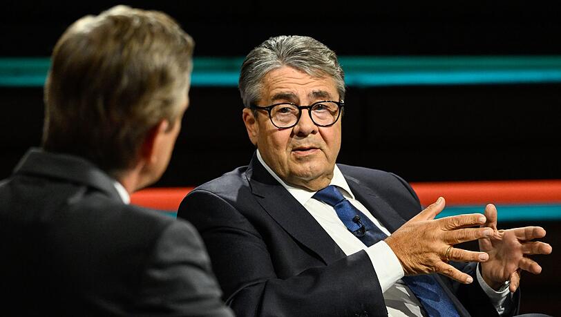 Im Gespräch mit Markus Lanz stärkte Sigmar Gabriel dem Bundeskanzler den Rücken und erklärte, dass die SPD vom Erfolg von Merz profitieren würde. Im Gespräch mit Markus Lanz stärkte Sigmar Gabriel dem Bundeskanzler den Rücken und erklärte, dass die SPD vom Erfolg von Merz profitieren würde.