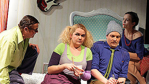 Quietschbunt und mit kraftvoller Schauspielerei