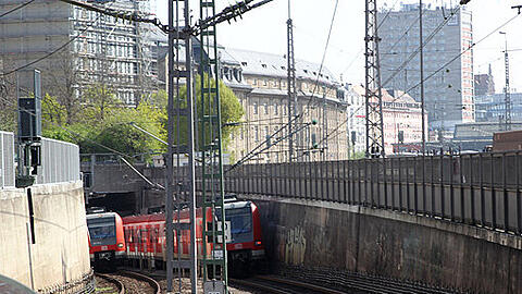 Die S-Bahn quält sich durch die Stammstrecke zwischen Hauptbahnhof und Ostbahnhof. Doch ob und wann die zweite Röhre kommt, weiß heute niemand.