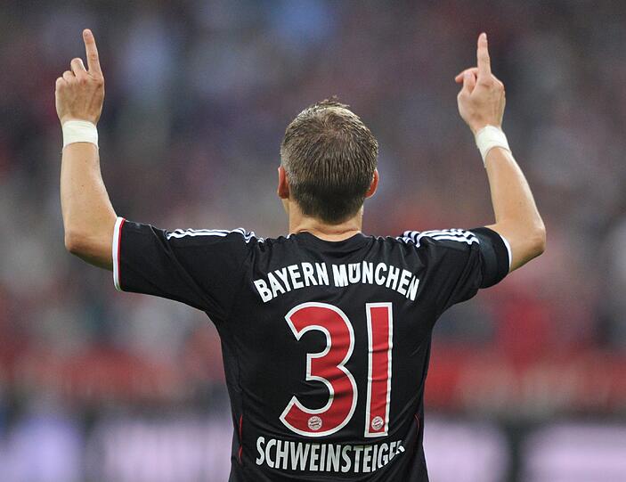Im Jahr 2009 hatte Bastian Schweinsteiger bei der JHV keinen schönen Abend...