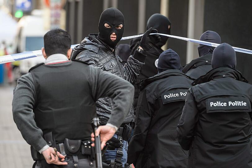Die Terrorwarnung in Belgien wurde auf die höchste Stufe angehoben. Das Auswärtige Amt in Berlin richtete einen Krisenstab ein.