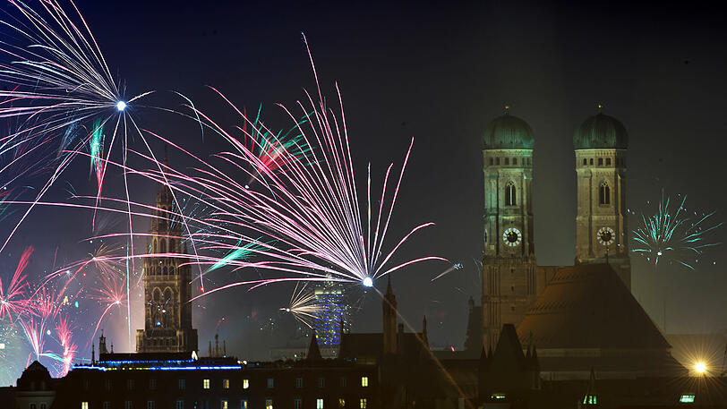 Silvester in München: Ein tolles Schauspiel, aber für Polizei und Feuerwehr auch 24 extrem einsatzreiche Stunden.