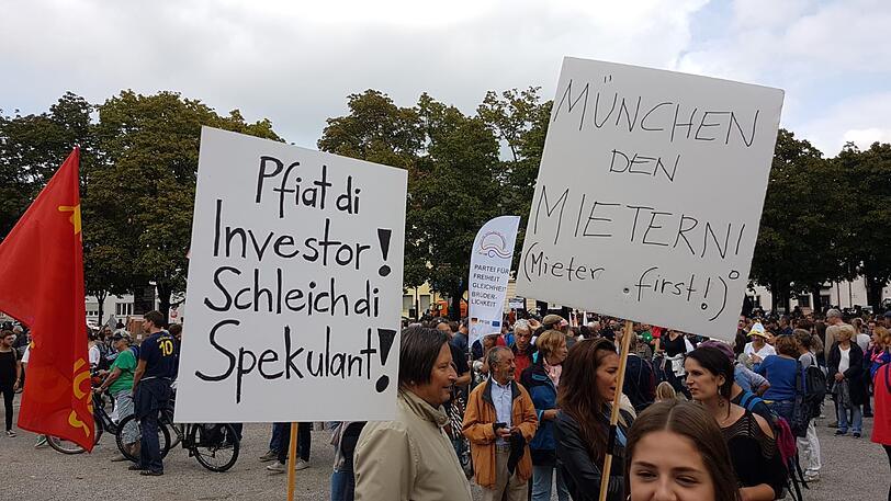 Motto: ausspekuliert! Am Samstag kamen um die 10.000 Menschen zur großen Demo gegen Spekulanten, Mietwahnsinn und für mehr Mieterschutz nach München.
