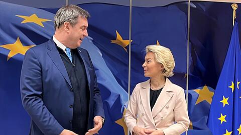 Ursula von der Leyen will Markus Söder und sein Kabinett in Brüssel treffen. (Archivbild)