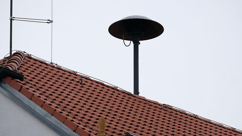 Die Handys klingeln unter Umst&auml;nden auch, wenn sie auf stumm geschaltet sind. (Archivbild)