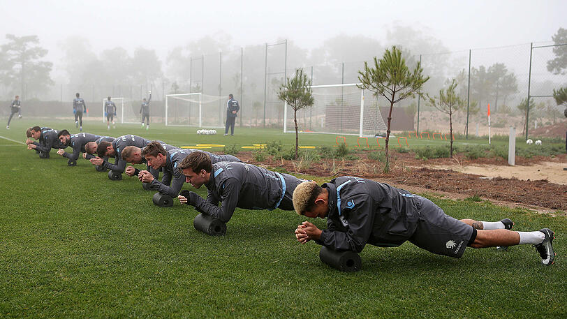 Löwen im Nebel: So lief die erste Trainingseinheit des TSV 1860 in Troia/Portugal.