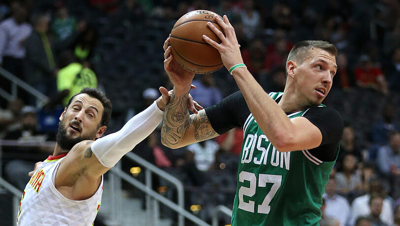 Deutscher Star in der NBA: Daniel Theis (r.) von den Boston Celtics. Deutscher Star in der NBA: Daniel Theis (r.) von den Boston Celtics.