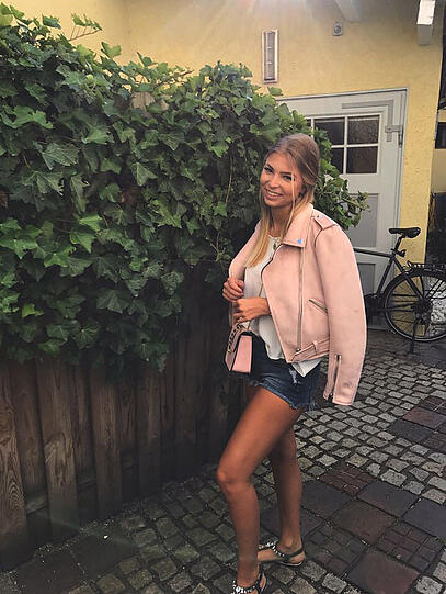 Julia (19)