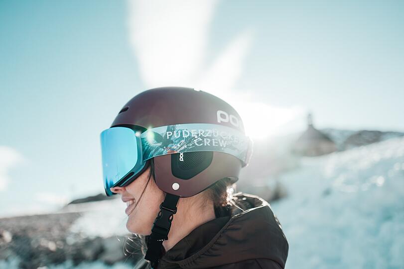 Die neuen Skibrillen mit den Prints &bdquo;Puderzucker Crew&ldquo; und &bdquo;Kind der Berge&ldquo;