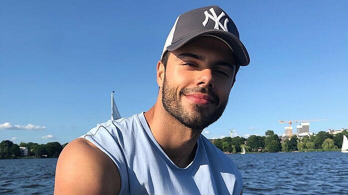 "Prince Charming"-Kandidat Martin Angelo wurde von einem Unbekannten homophob attackiert.