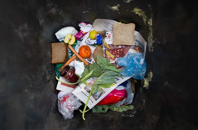 Essen in der Tonne: Lebensmittelverschwendung ist immer auch Energieverschwendung.