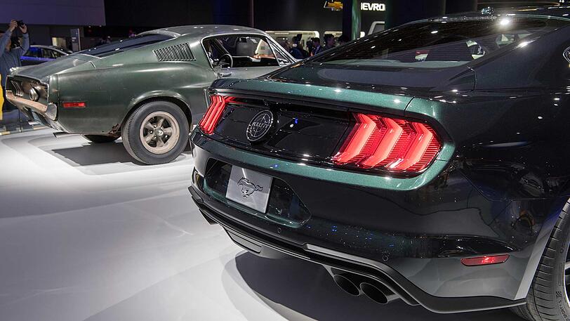 Ford präsentierte den Mustang Bullit. Und stellte einen alten Mustang daneben.