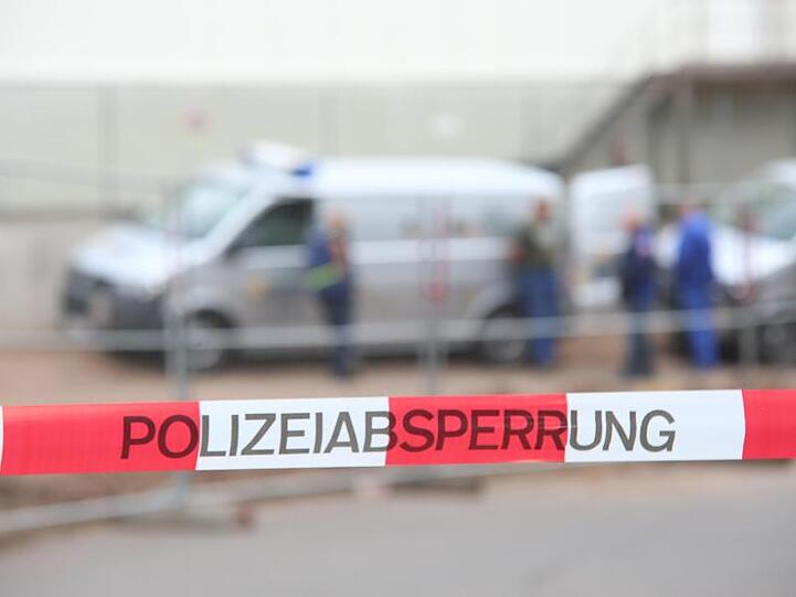 Polizeiabsperrung bei Entschärfung einer Bombe. Foto: Matthias Bein/dpa-Zentralbild/dpa/Symbolbild